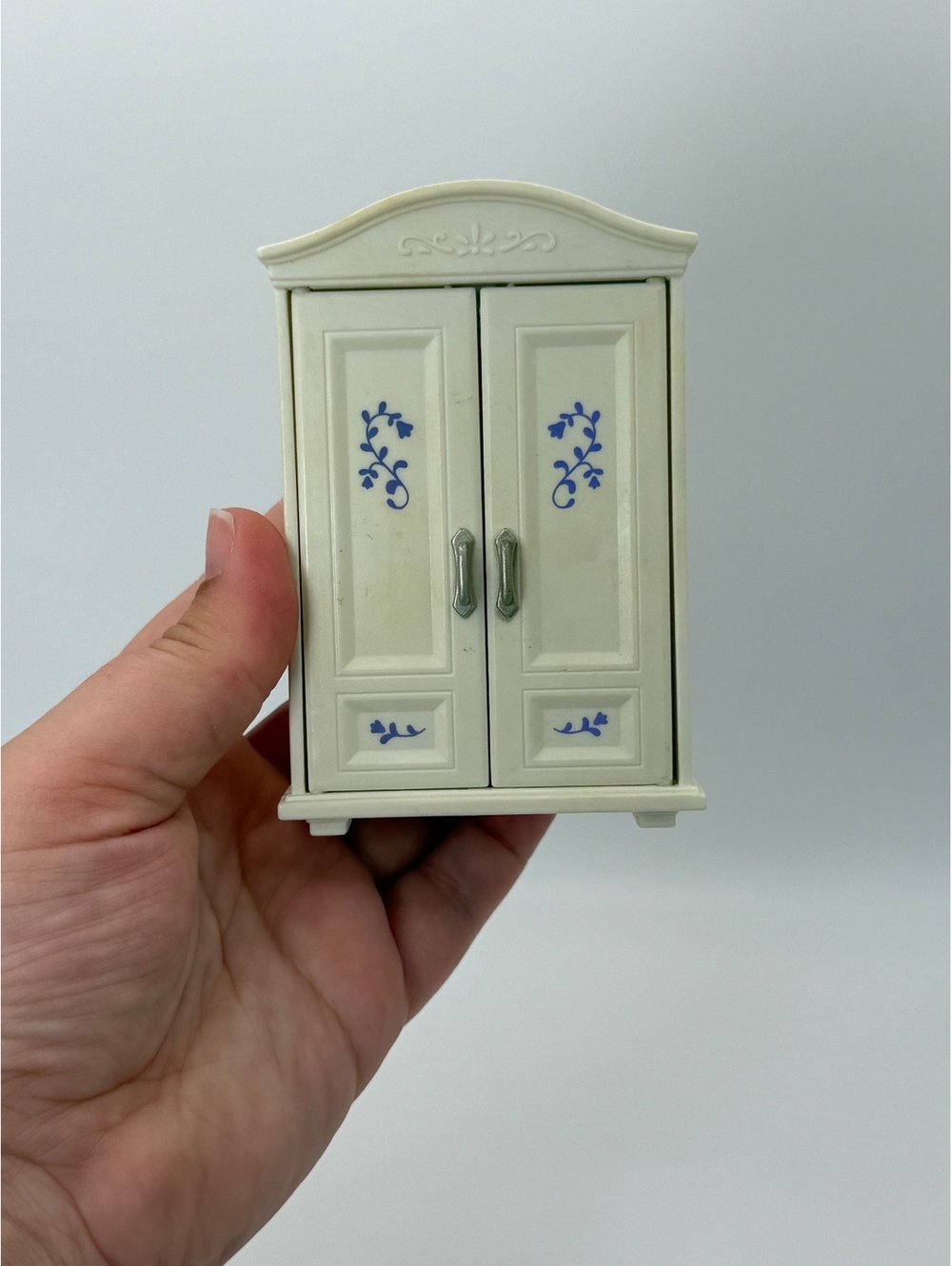 1:16 Scale Calico Critters Sylvanian Families Cream Floral Wardrobe, Miniature